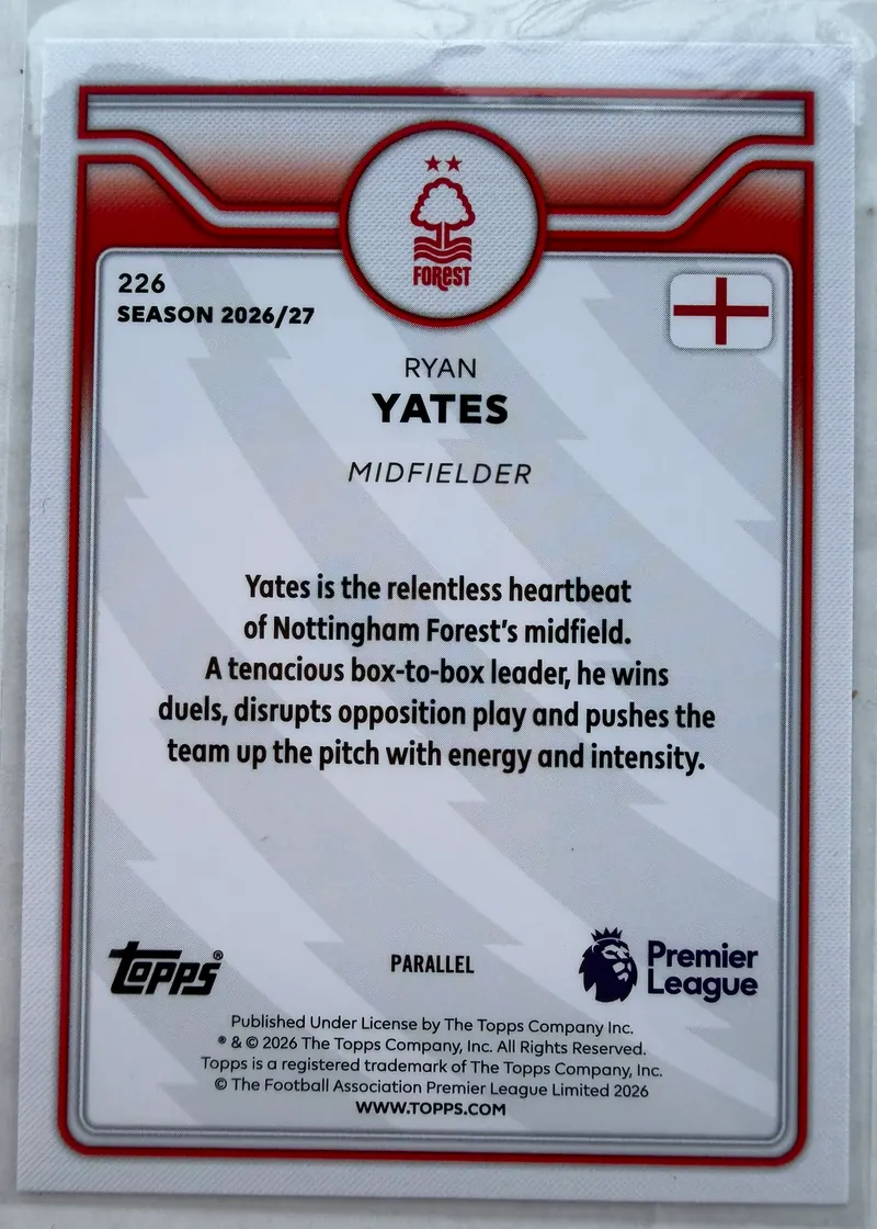 Ryan Yates, Topps Premier League 2026/27 nr 226 Purple Voltage — rewers z opisem gry pomocnika, angielską flagą i oznaczeniem PARALLEL
