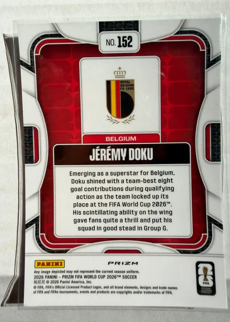 Jérémy Doku, Panini Prizm FIFA World Cup 2026, karta 152 — rewers z herbem belgijskiej federacji i opisem eliminacji