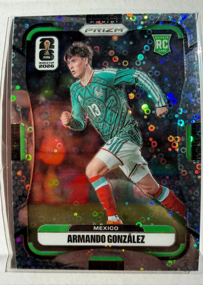 Armando González, Panini Prizm FIFA World Cup 2026 Disco Prizm, karta 287 — awers z oznaczeniem RC, tłem w tęczowe kółka i piłkarzem w zielonym stroju reprezentacji Meksyku z numerem 13