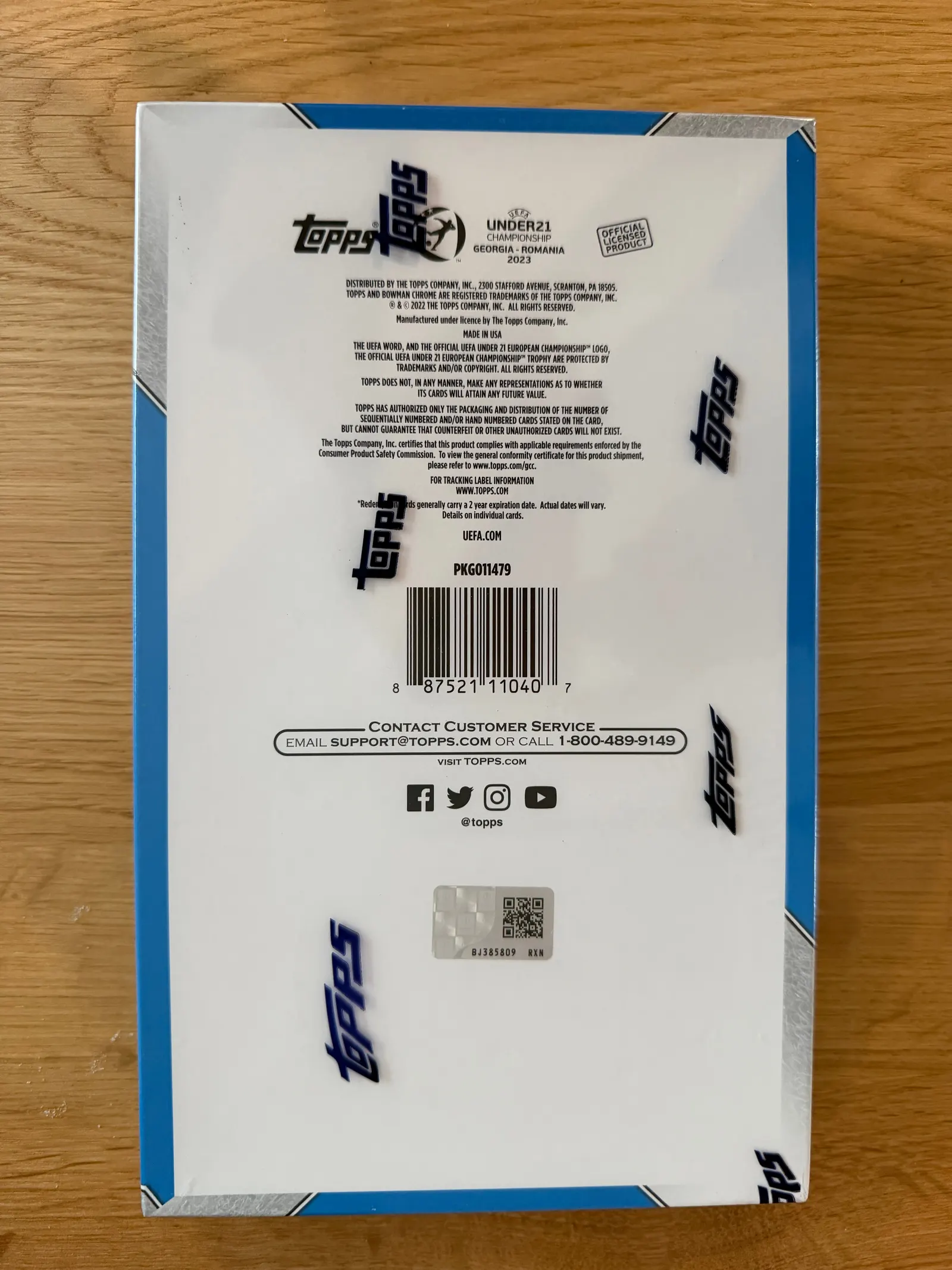 Topps Bowman Chrome Road to UEFA Under-21 Championship 2023, tył Lite Boxa z danymi The Topps Company ze Scranton, kodem kreskowym, hologramem i oznaczeniem official licensed product