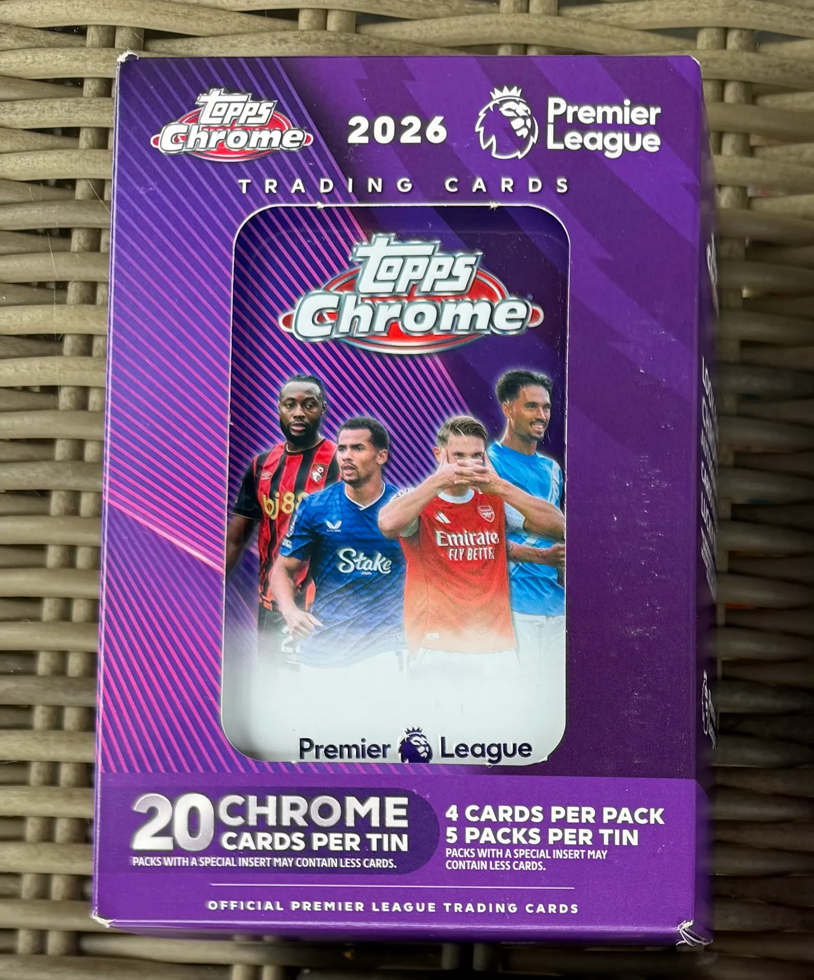 Topps Chrome Premier League 2026, nieotwarta puszka kolekcjonerska, front opakowania z logo Premier League