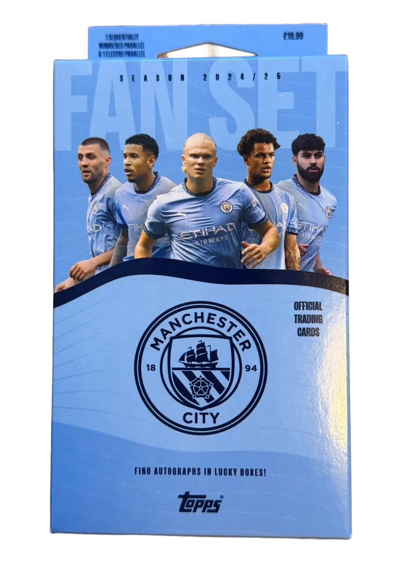 Topps Manchester City FC Fan Set 2024/25, nieotwarte opakowanie z Haalandem i kolegami z zespołu na błękitnym tle, herbem klubu i napisem 1 sequentially numbered parallel & 1 electro parallel