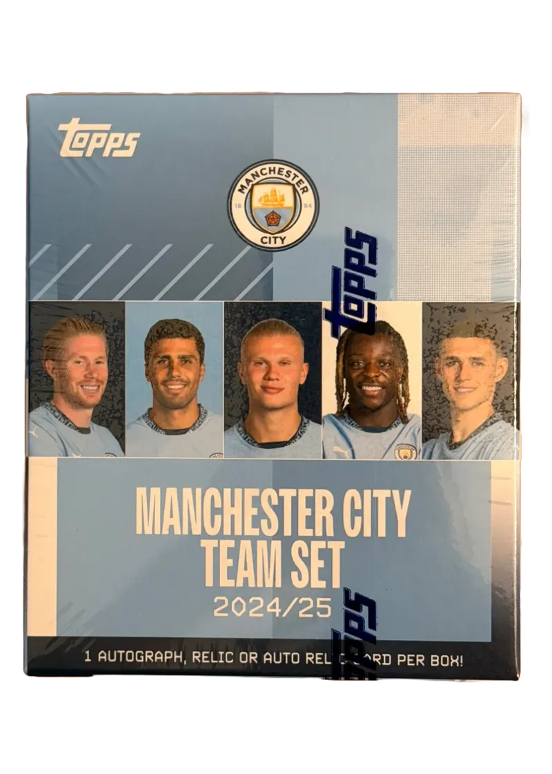 Topps Manchester City Team Set 2024/25, nieotwarty box, front opakowania z herbem klubu, zawodnikami i napisem 1 autograph, relic or auto relic card per box