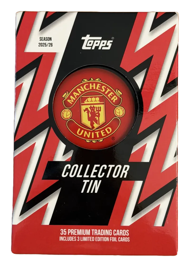 Topps Manchester United Collector Tin 2025/26, nieotwarte opakowanie, front z herbem klubu na czarno-czerwonym tle i napisem 35 premium trading cards