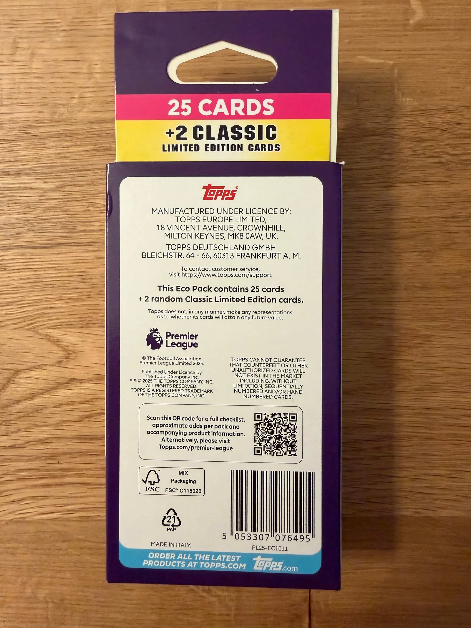 Topps Premier League 2026 Debut Edition, tył eco packa z informacjami producenta, kodem QR do checklisty i oznaczeniem FSC